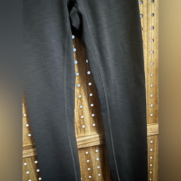 EUC LULULEMON High Rise Leggings with inside pockets Grey - Picture 3 of 5